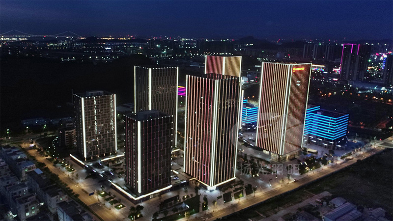 高樓外牆燈光實景圖