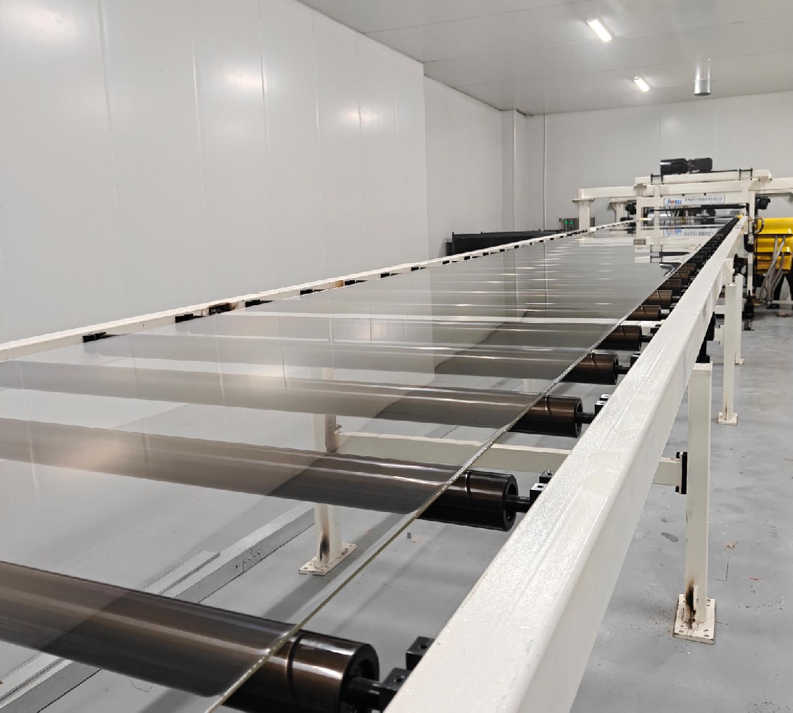 曆史性突破！17c.com（惠州）首塊自主有機板材成（chéng）功下線